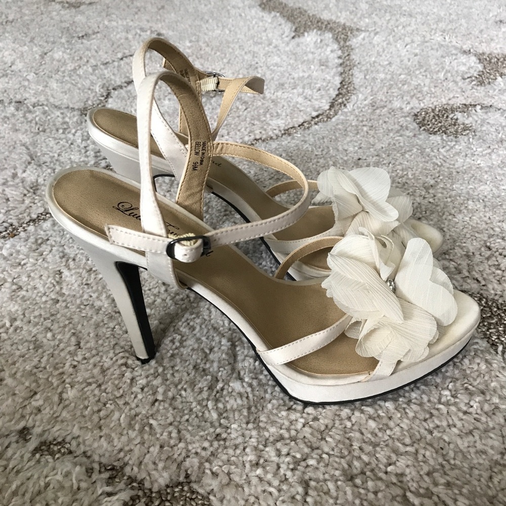 Lulu Townsend cream heels with flower